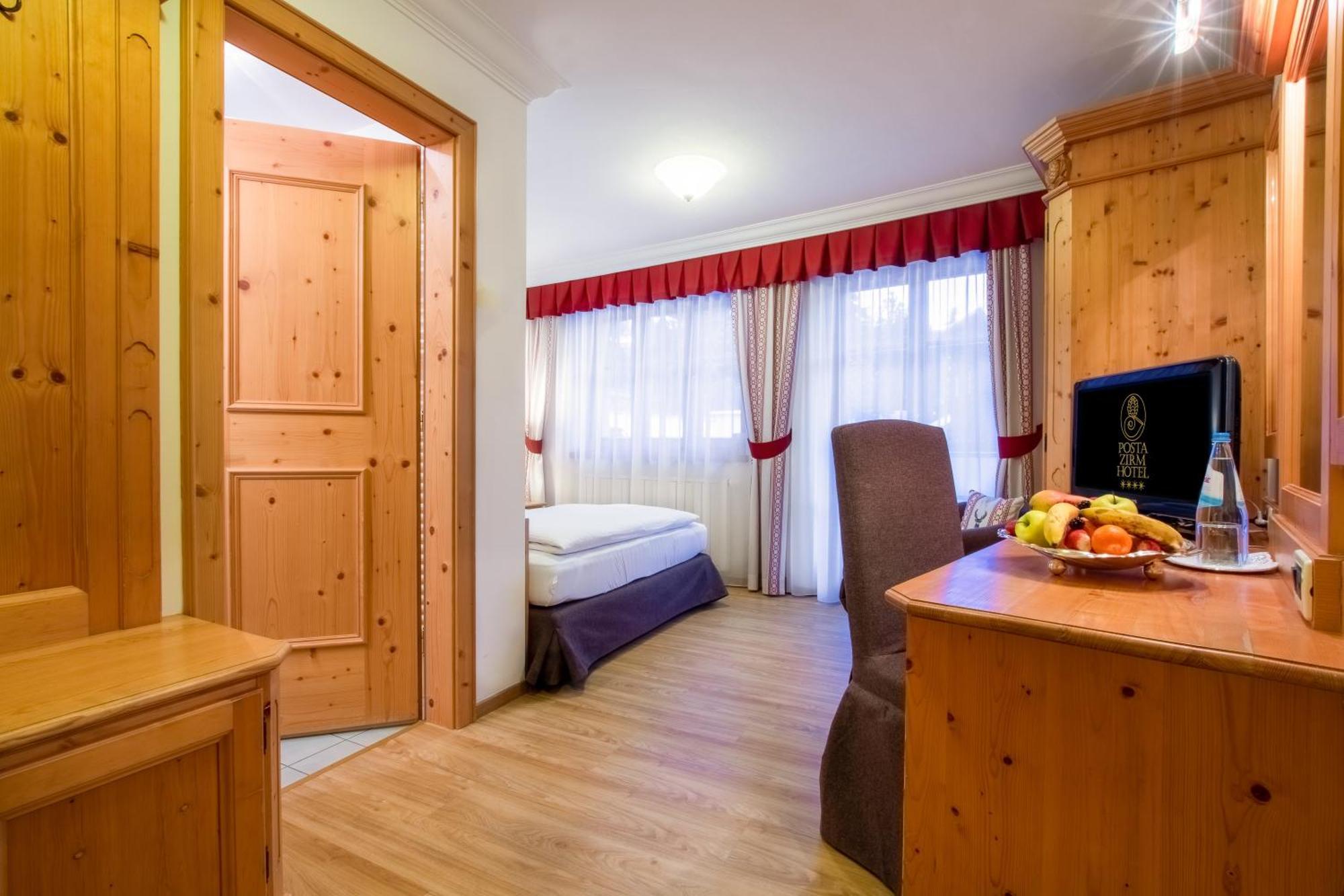 קורברה אין בדיה Posta Zirm Hotel מראה חיצוני תמונה